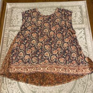 Free People Beautiful Flowy bohemian vibe top